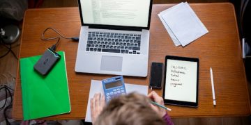 How the Updated FAFSA Simplification Act Impacts College Financial Aid in 2025 - Cover Image