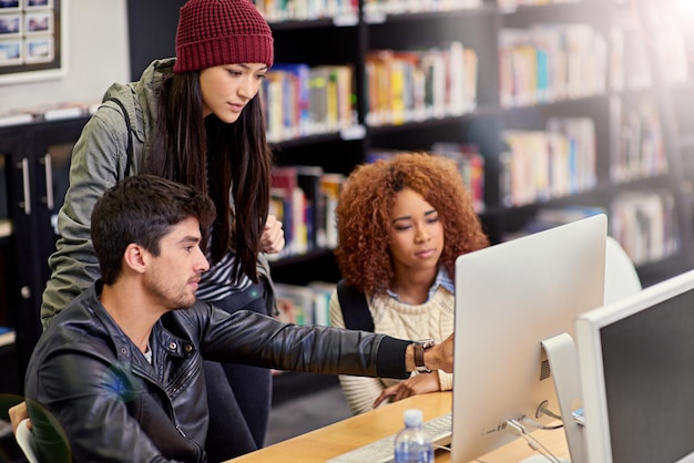 The Impact of AI on College Admissions: 2025 Application Cycle Guide