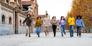 Choosing the Right College: A Data-Driven Guide for US Students - Cover Image