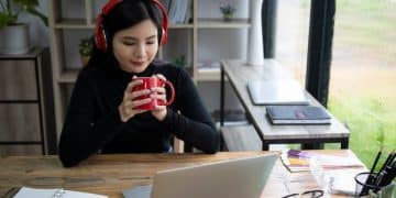 Mastering Online Learning: Strategies for Virtual College Success - Cover Image